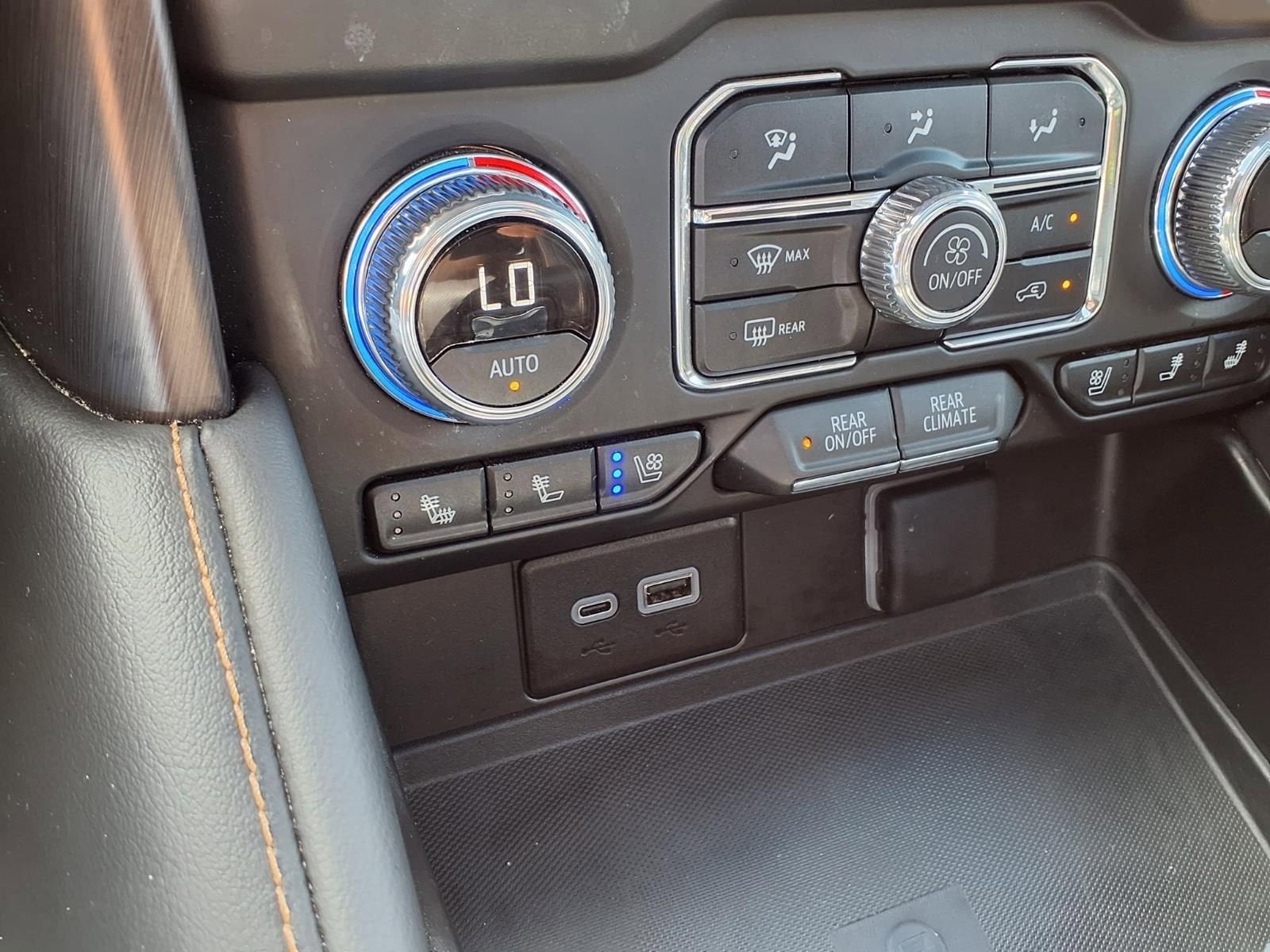 2024 GMC Yukon XL AT4