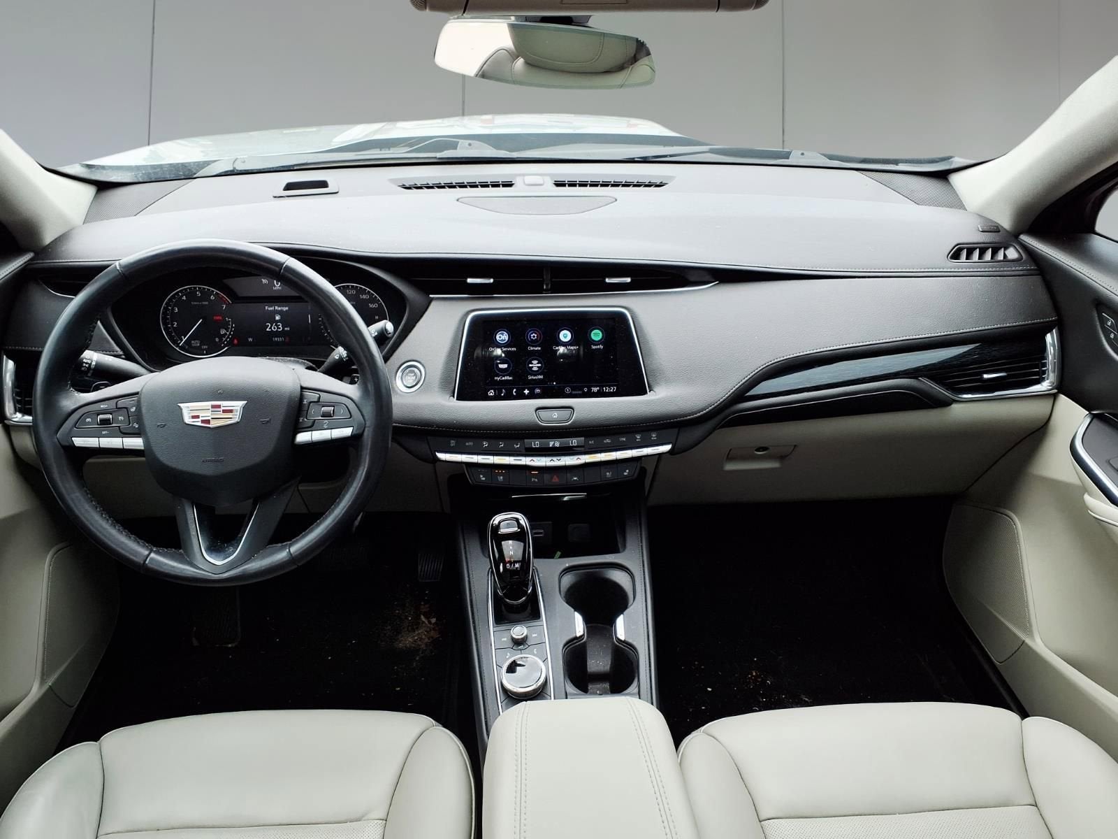 2023 Cadillac XT4 Premium Luxury