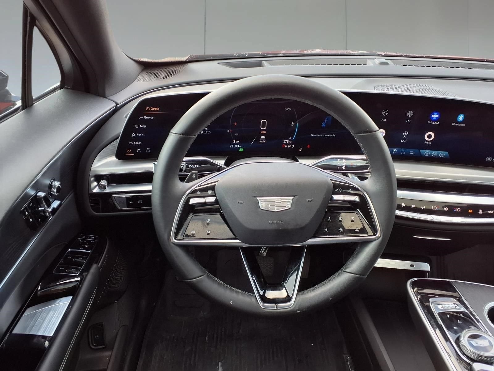 2025 Cadillac LYRIQ Luxury 1