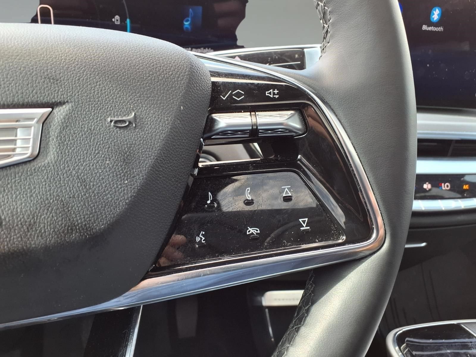 2025 Cadillac LYRIQ Luxury 1