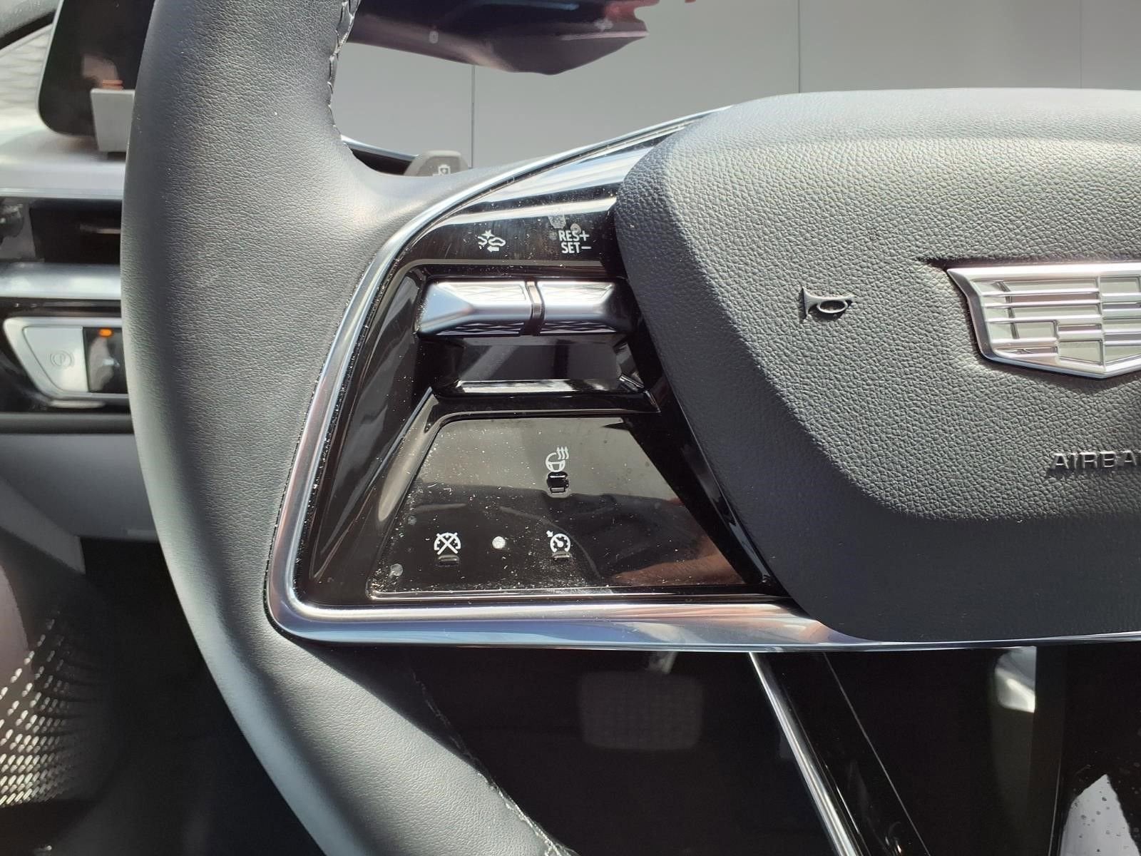 2024 Cadillac LYRIQ Luxury 1