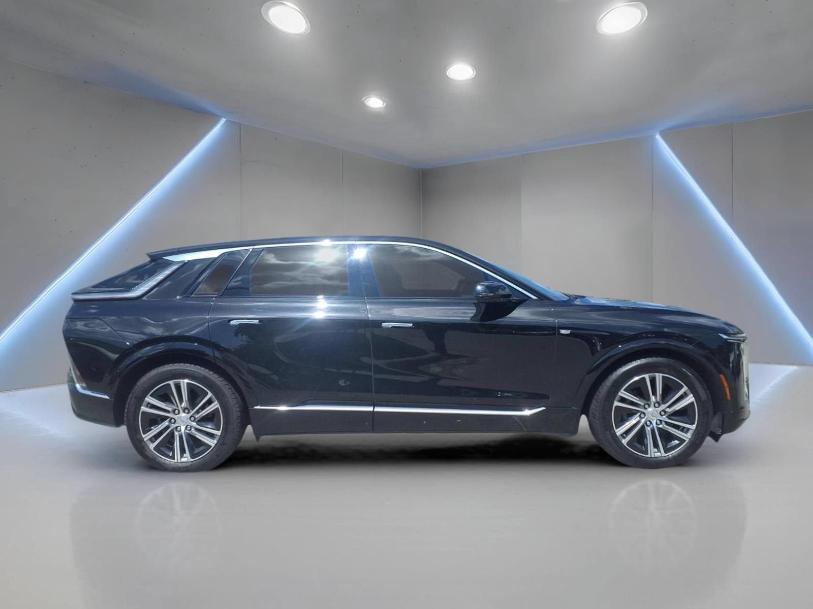 2024 Cadillac LYRIQ Luxury 1