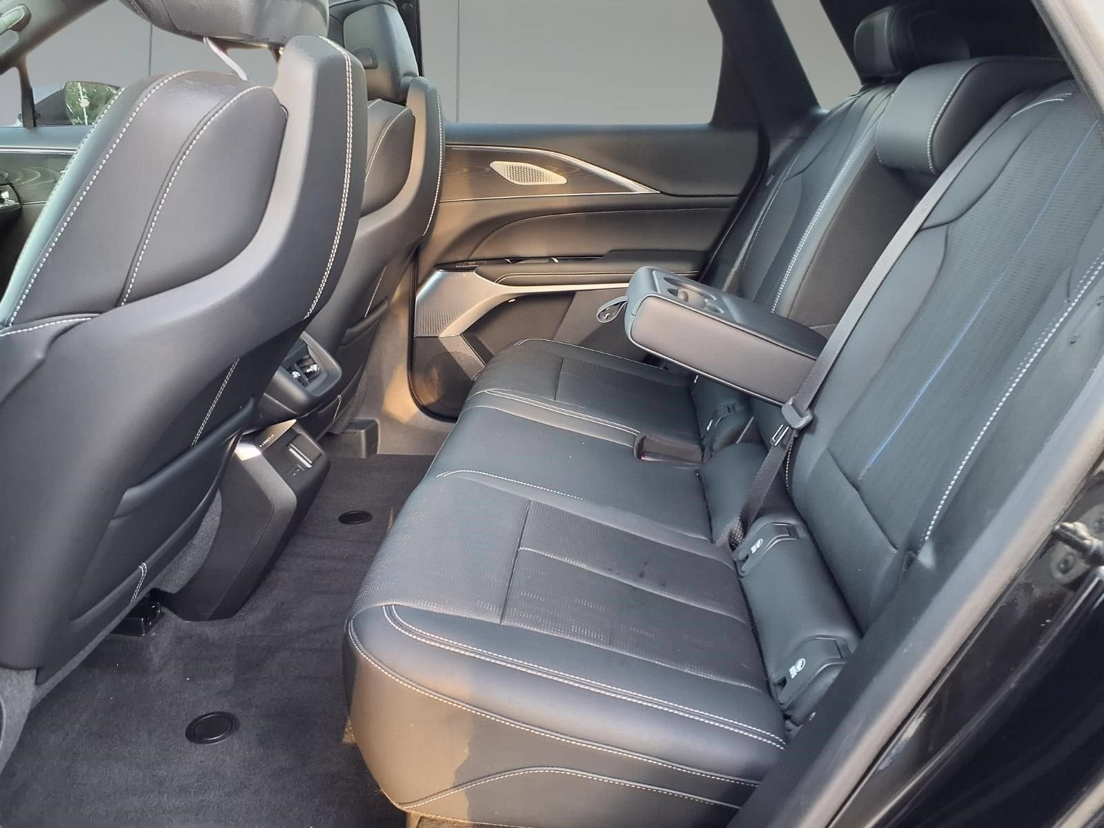 2024 Cadillac LYRIQ Sport 2