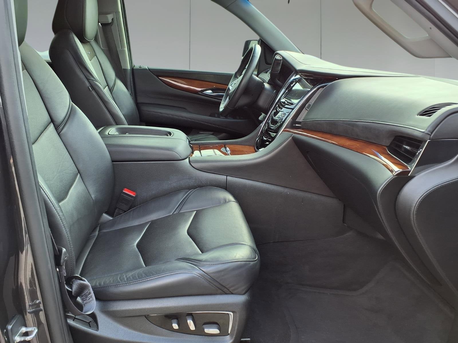 2016 Cadillac Escalade Luxury Collection