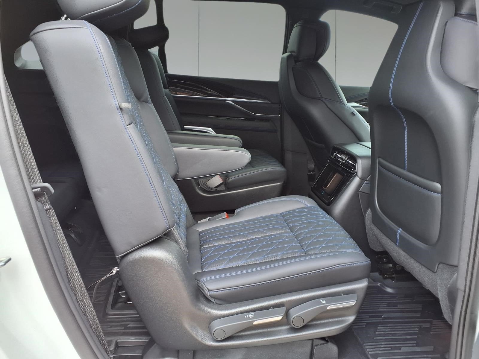 2025 Cadillac ESCALADE IQ Sport 1