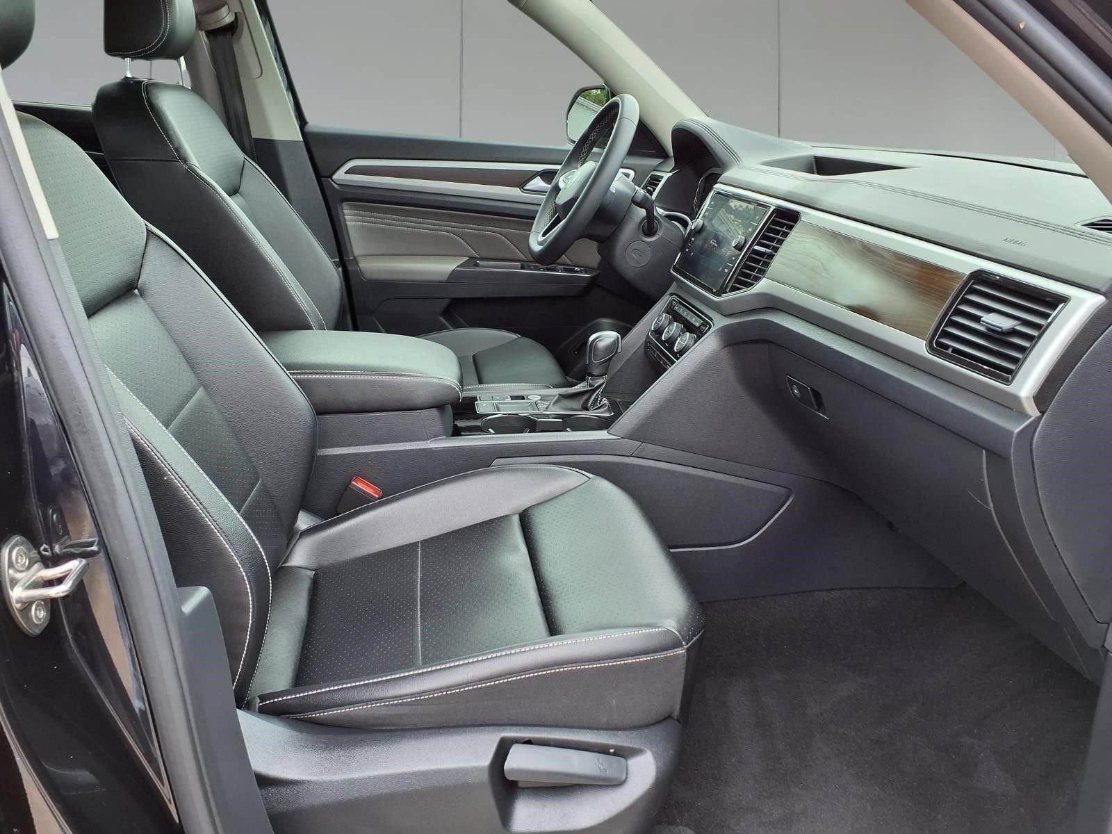 2022 Volkswagen Atlas 2.0T SE w/Technology