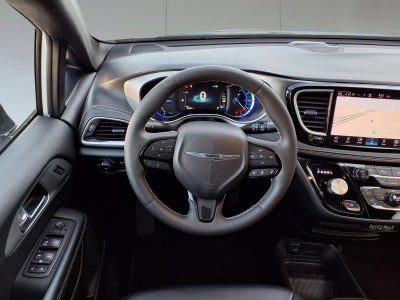 2024 Chrysler Pacifica Hybrid S Appearance Pkg