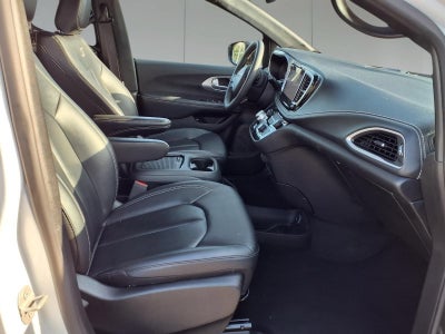 2024 Chrysler Pacifica Hybrid S Appearance Pkg