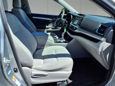 2017 Toyota Highlander LE