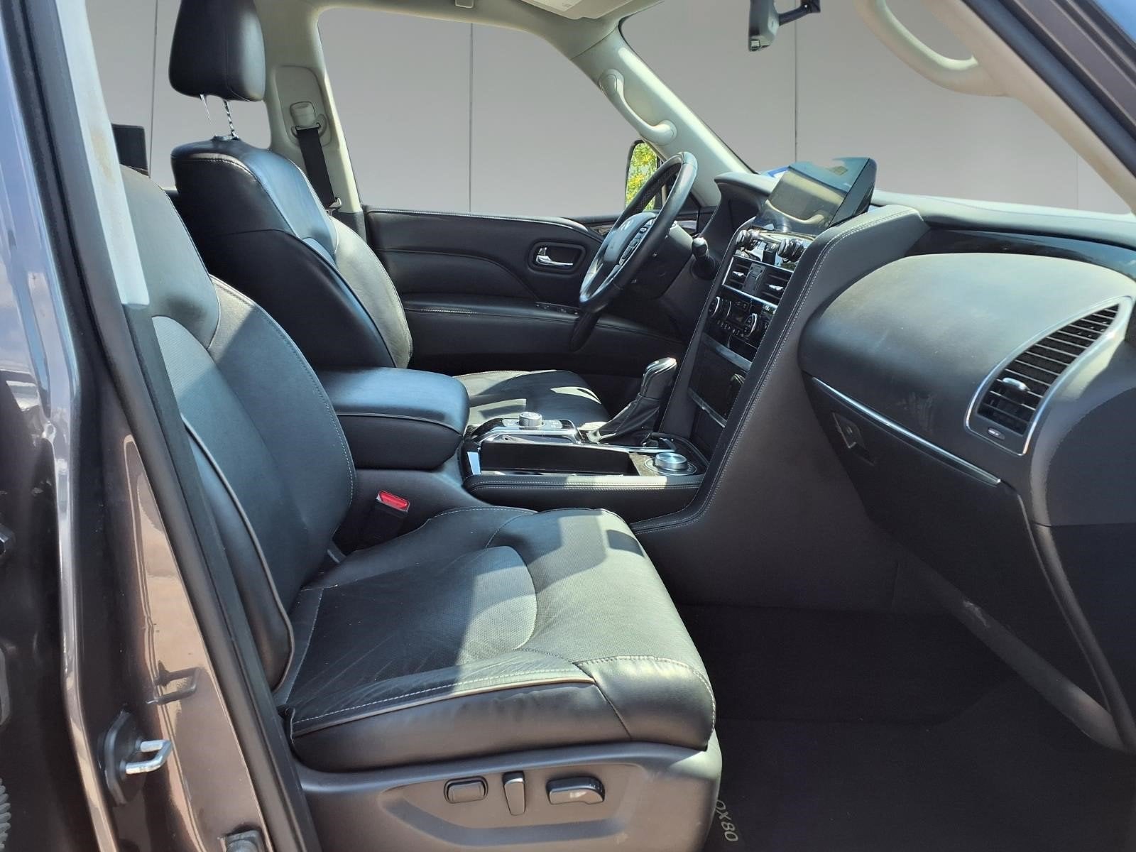 2022 INFINITI QX80 LUXE
