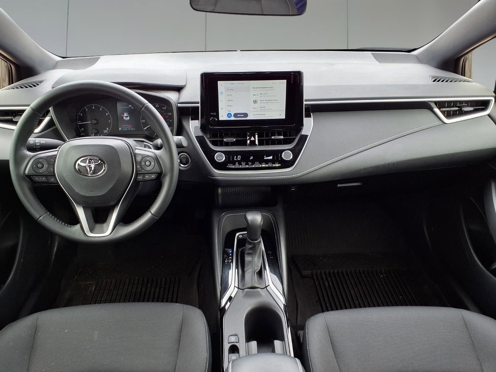 2025 Toyota Corolla Hatchback SE