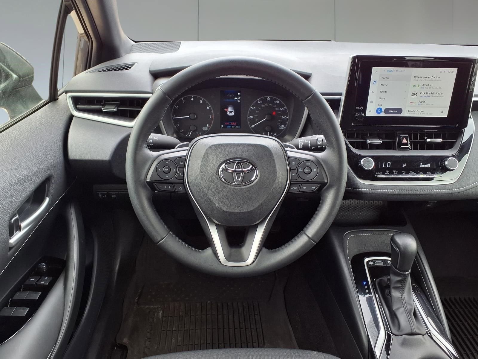 2025 Toyota Corolla Hatchback SE