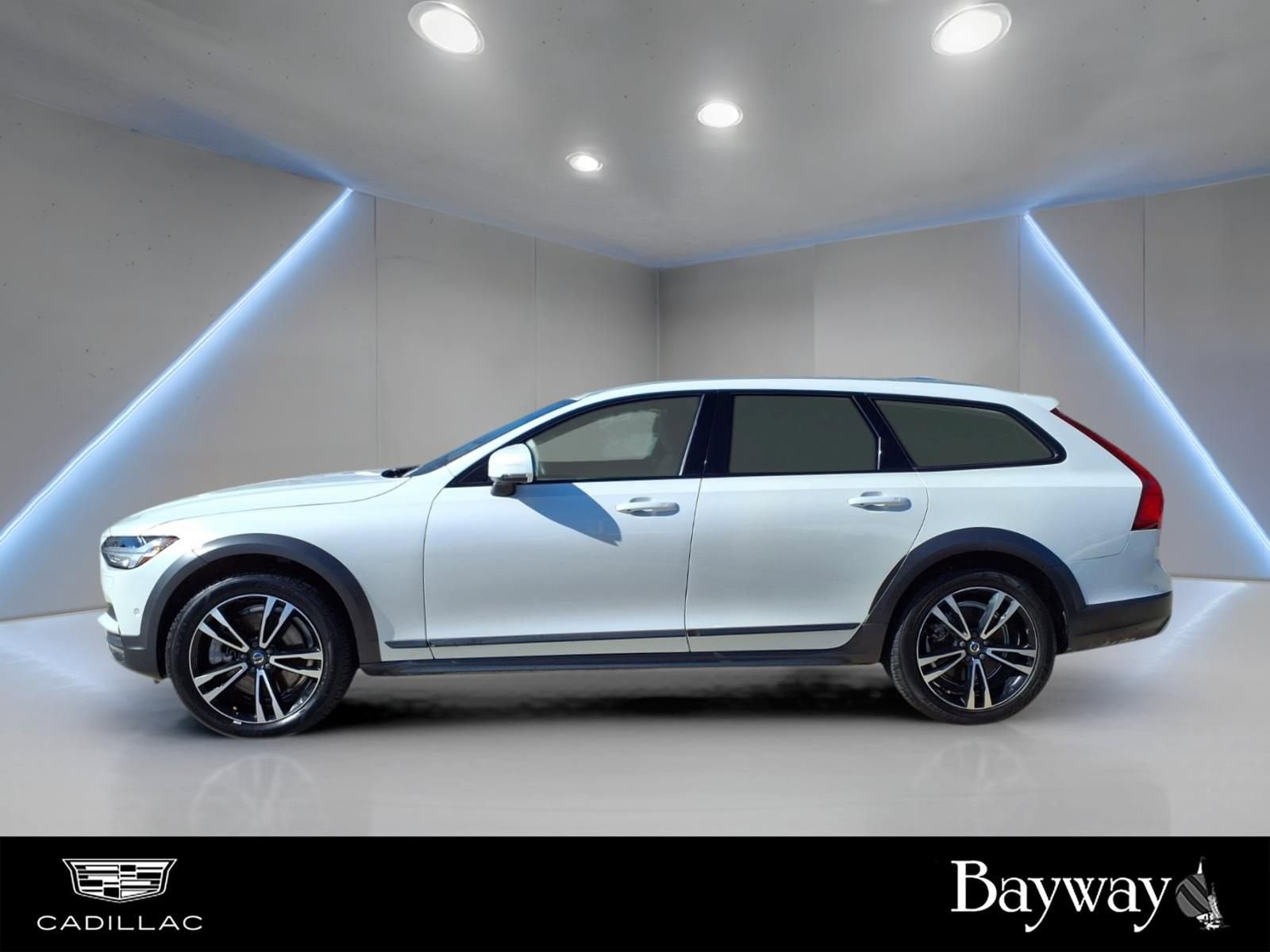 2018 Volvo V90 Cross Country T5MOMENTUM