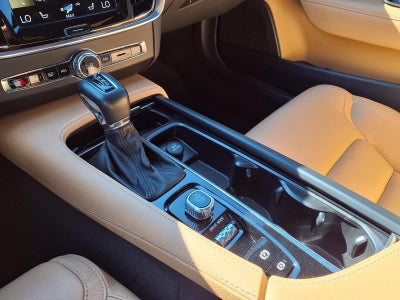 2018 Volvo V90 Cross Country T5MOMENTUM