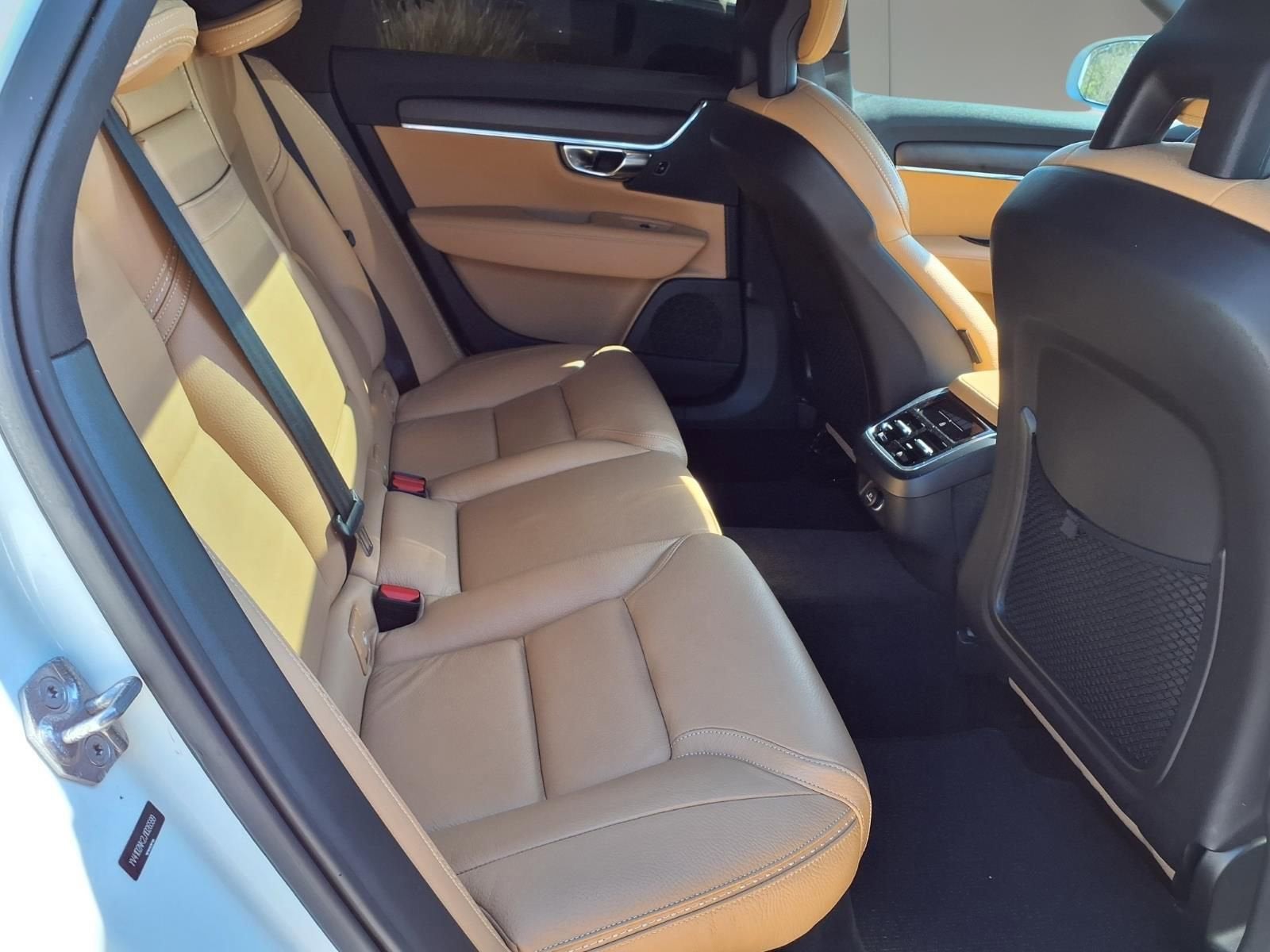 2018 Volvo V90 Cross Country T5MOMENTUM