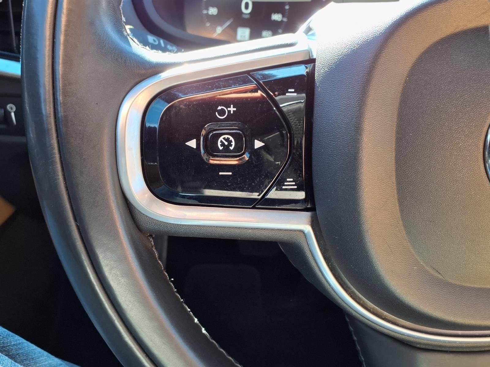 2018 Volvo V90 Cross Country T5MOMENTUM