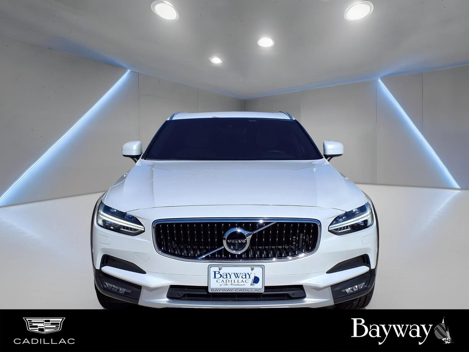 2018 Volvo V90 Cross Country T5MOMENTUM