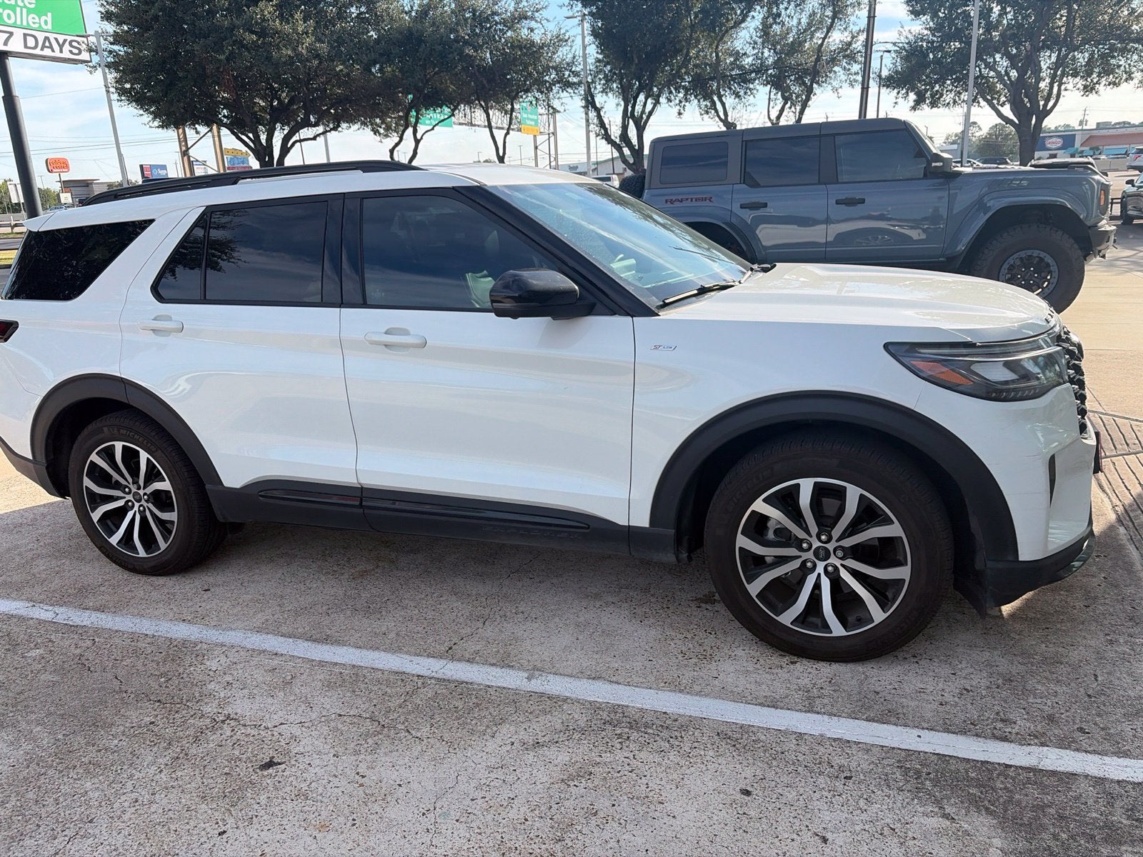 2025 Ford Explorer ST-Line