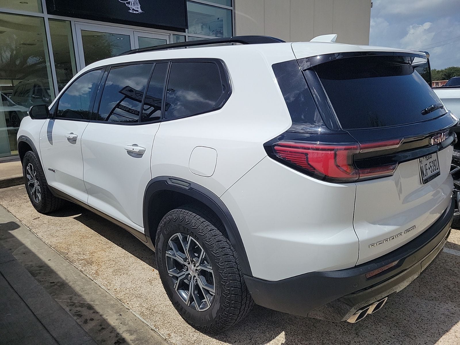 2025 GMC Acadia AT4
