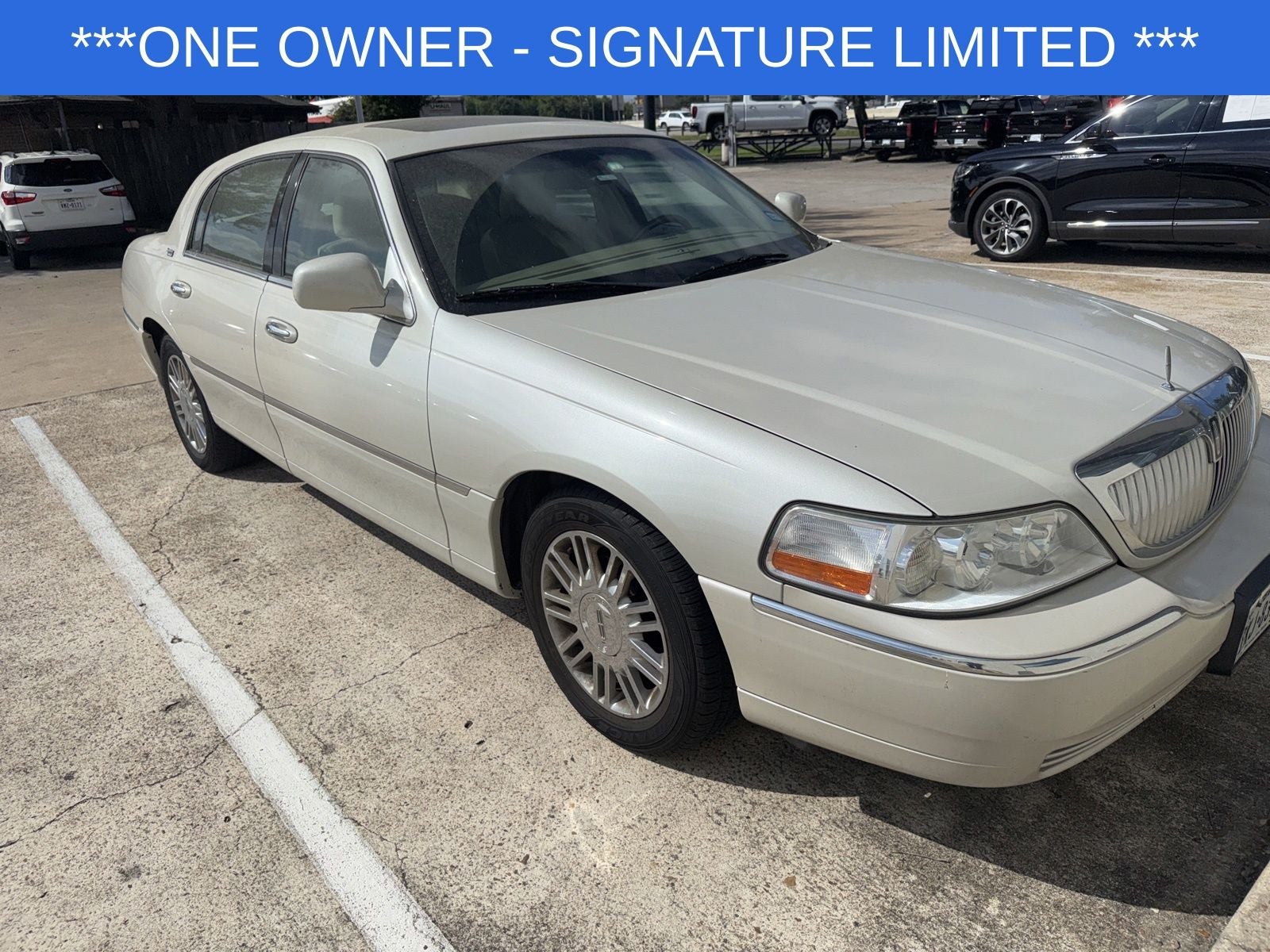 2006 Lincoln Town Car Signature Limited's photo