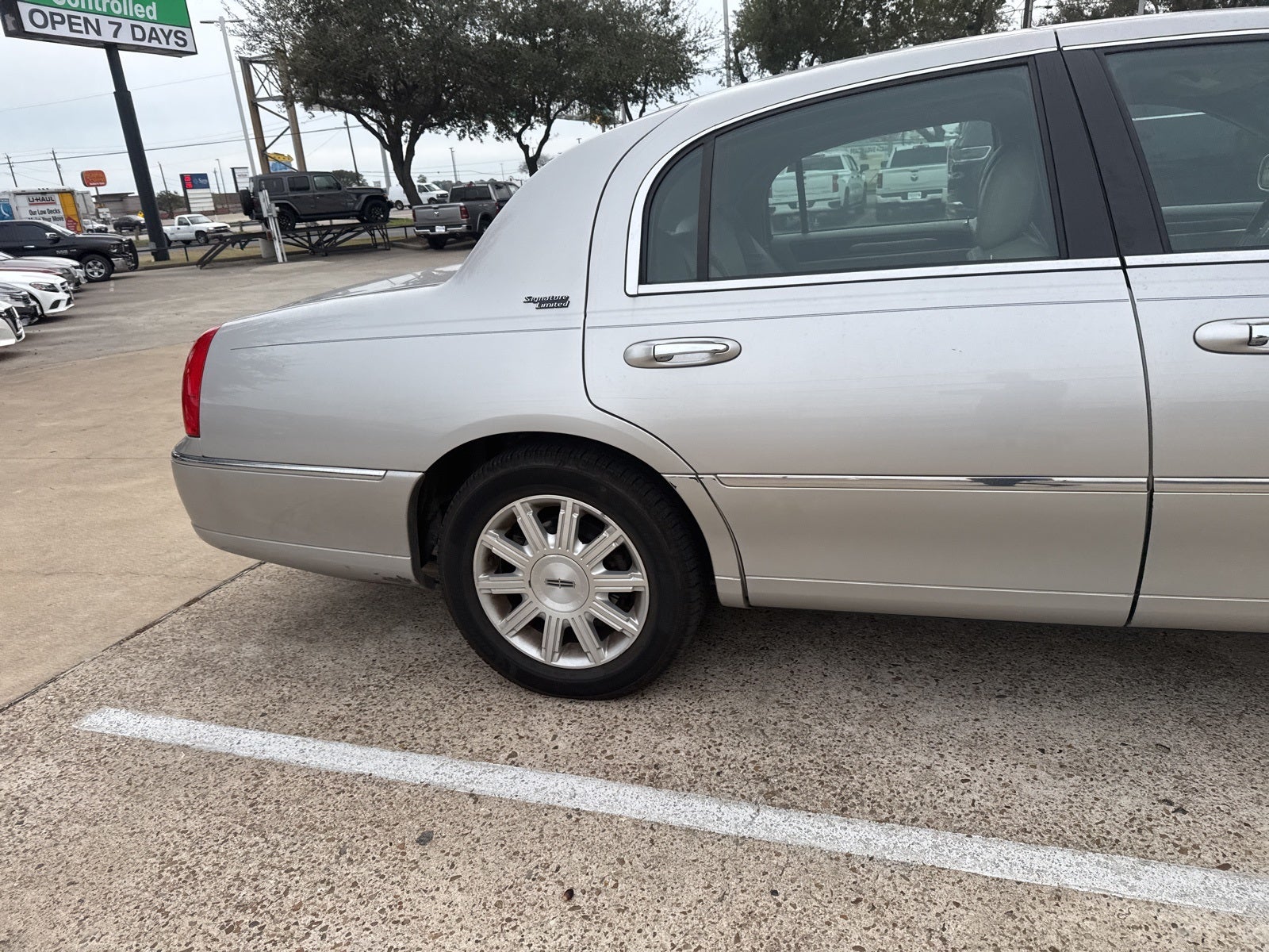 2009 Lincoln Town Car Signature Limited