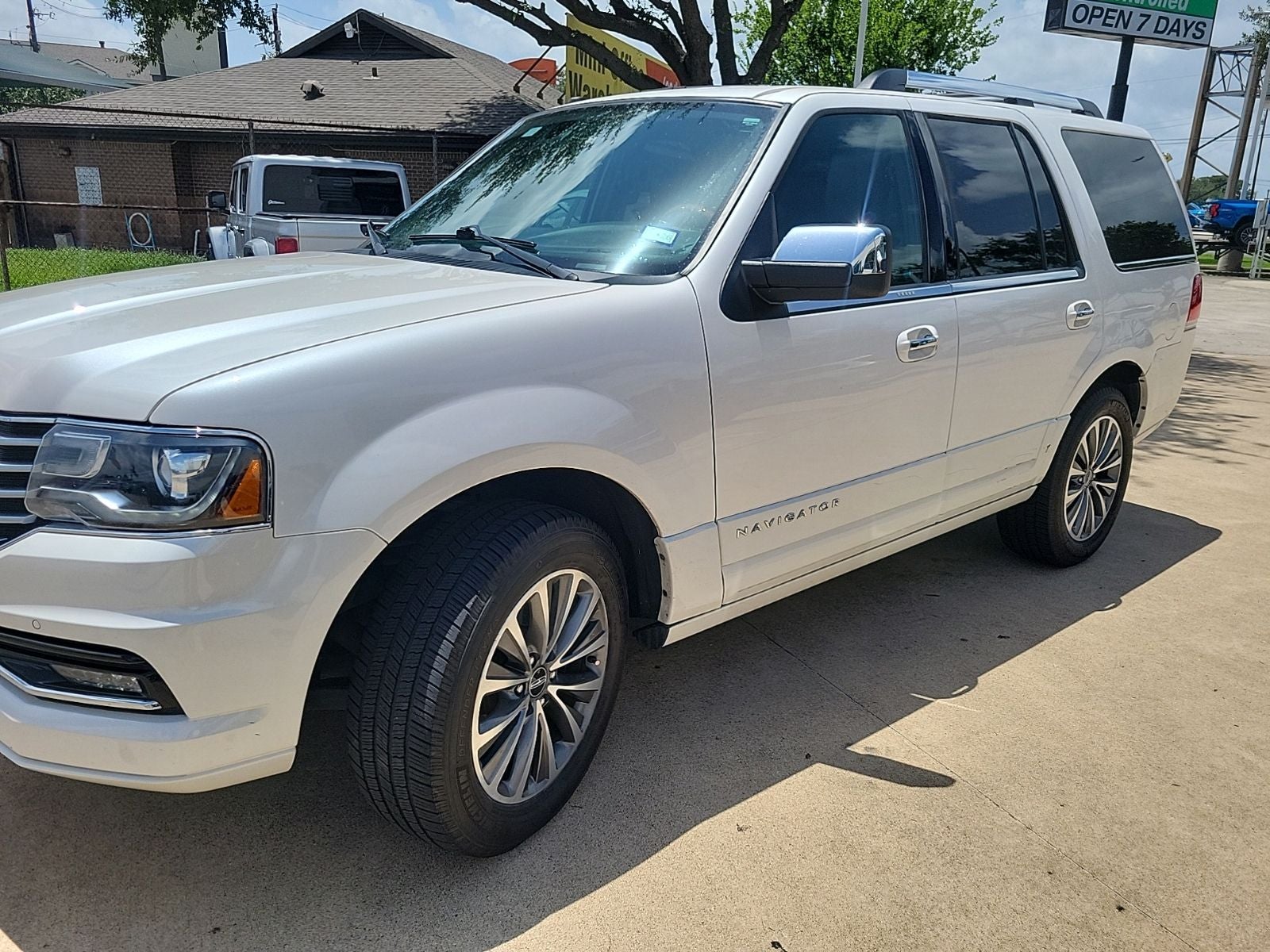 2017 Lincoln Navigator Select