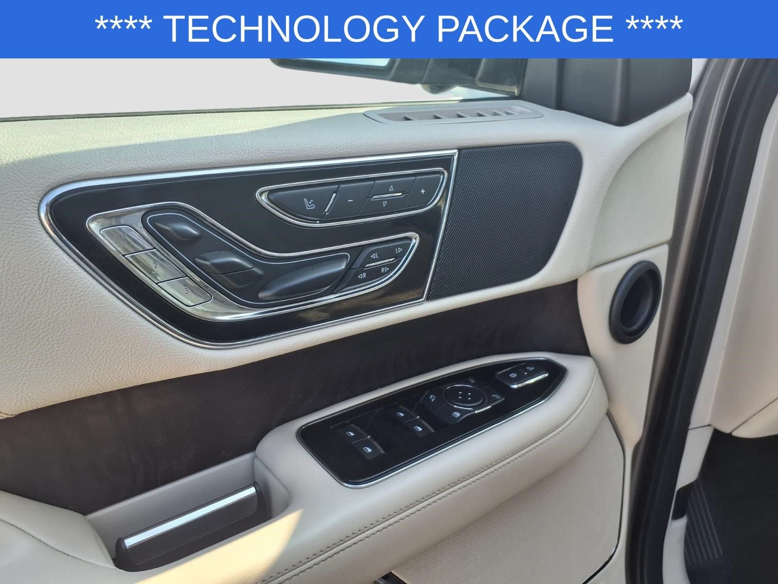 2019 Lincoln Navigator Select