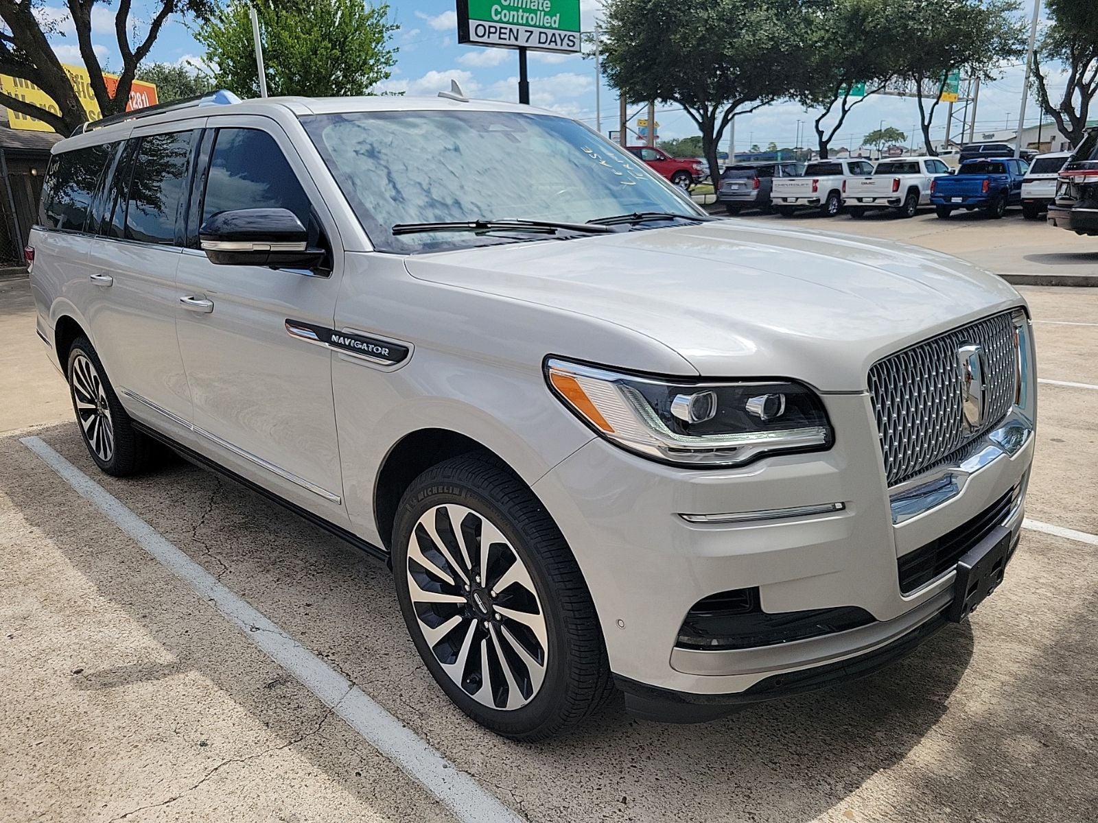 2023 Lincoln Navigator L Reserve