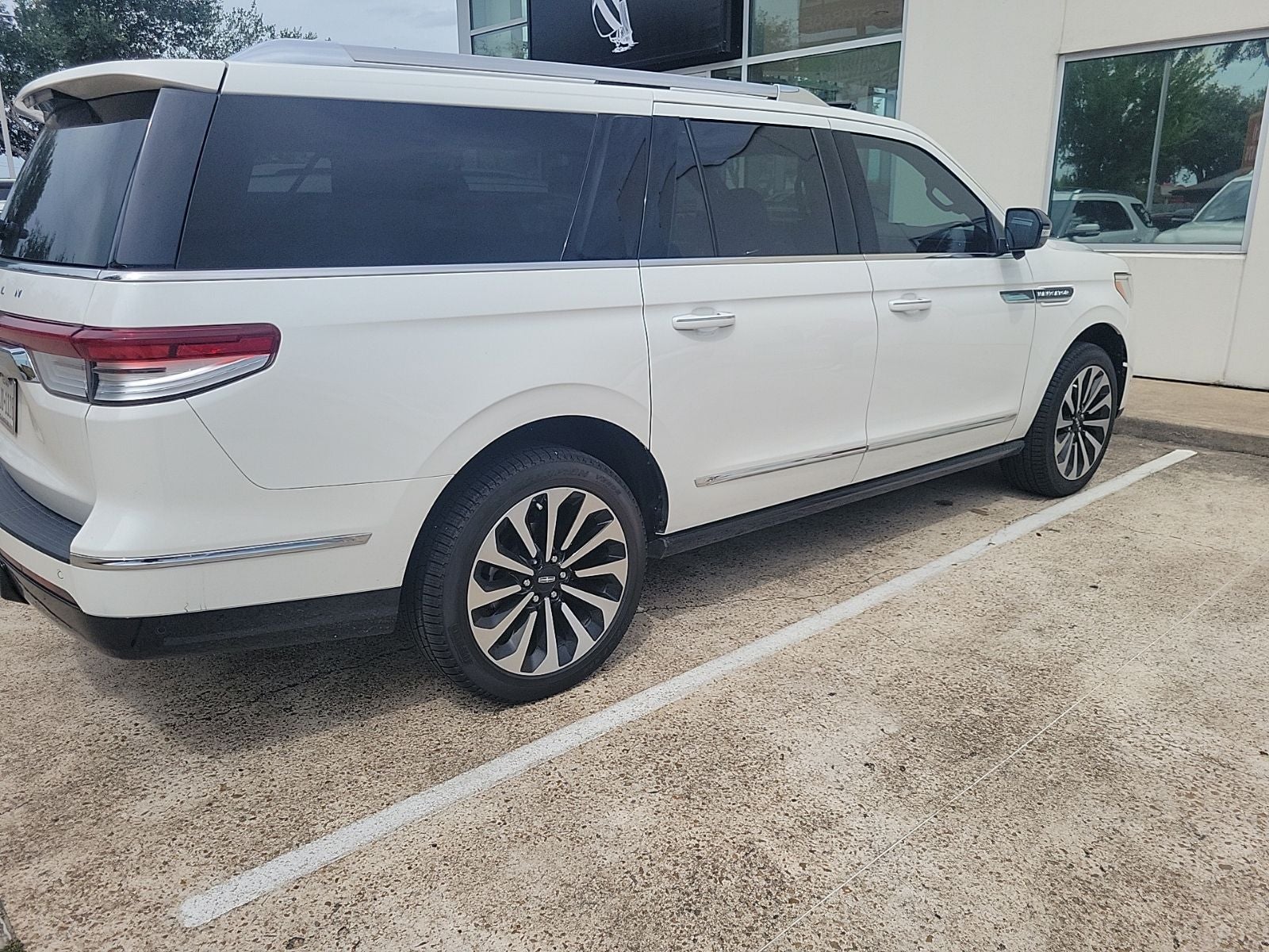 2023 Lincoln Navigator L Reserve