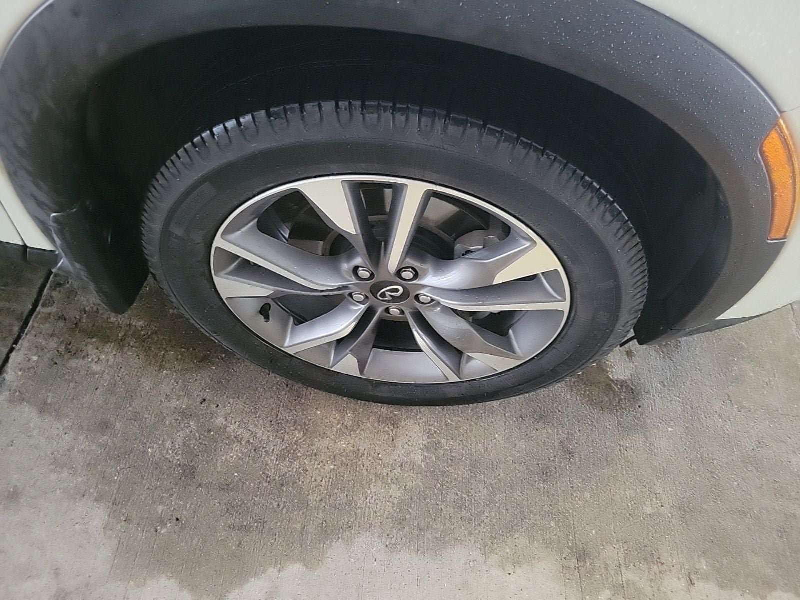 2022 INFINITI QX60 LUXE
