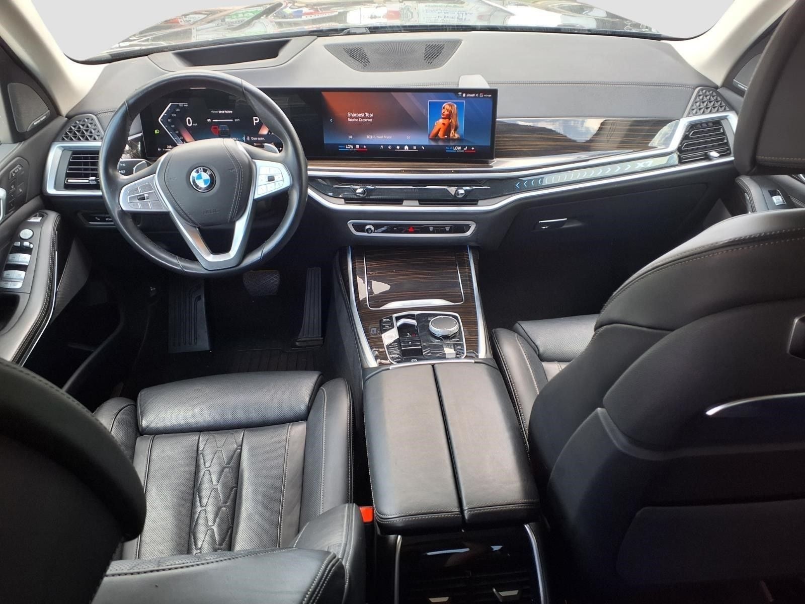 2025 BMW X7 xDrive40i