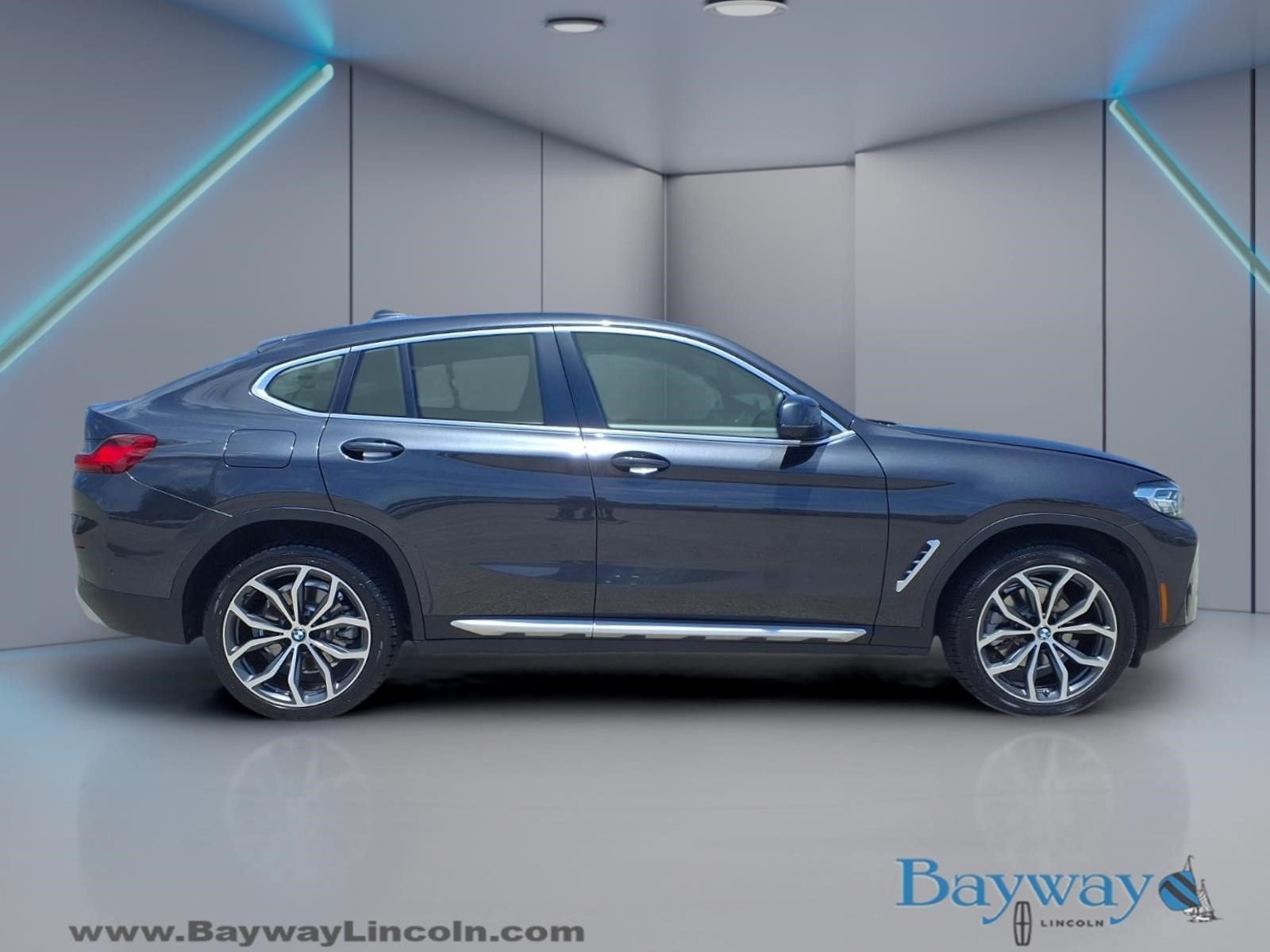 2025 BMW X4 xDrive30i