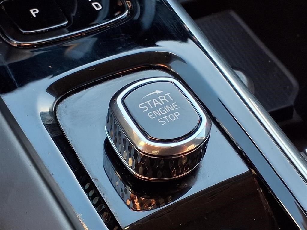 2024 Volvo S60 B5 Core Dark Theme