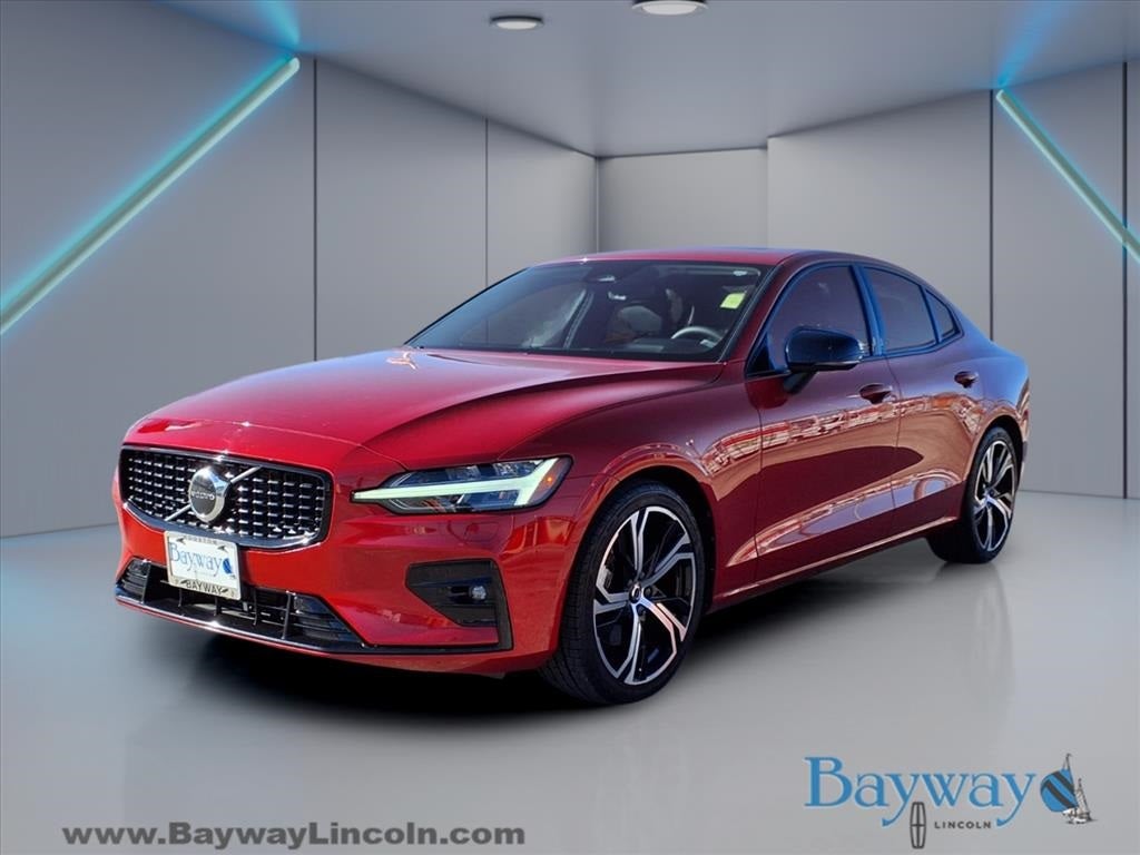 2024 Volvo S60 B5 Core Dark Theme