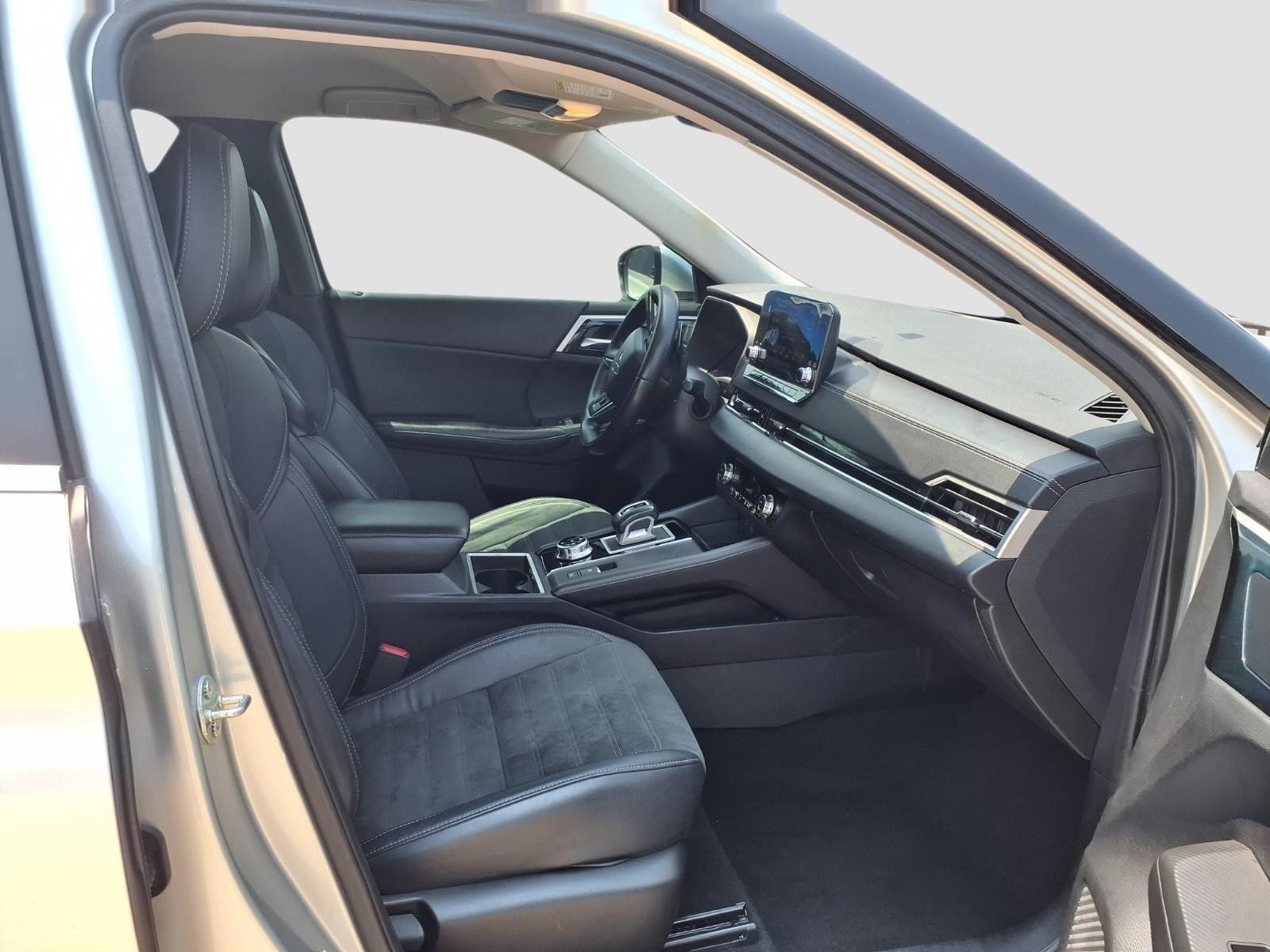 2022 Mitsubishi Outlander Base