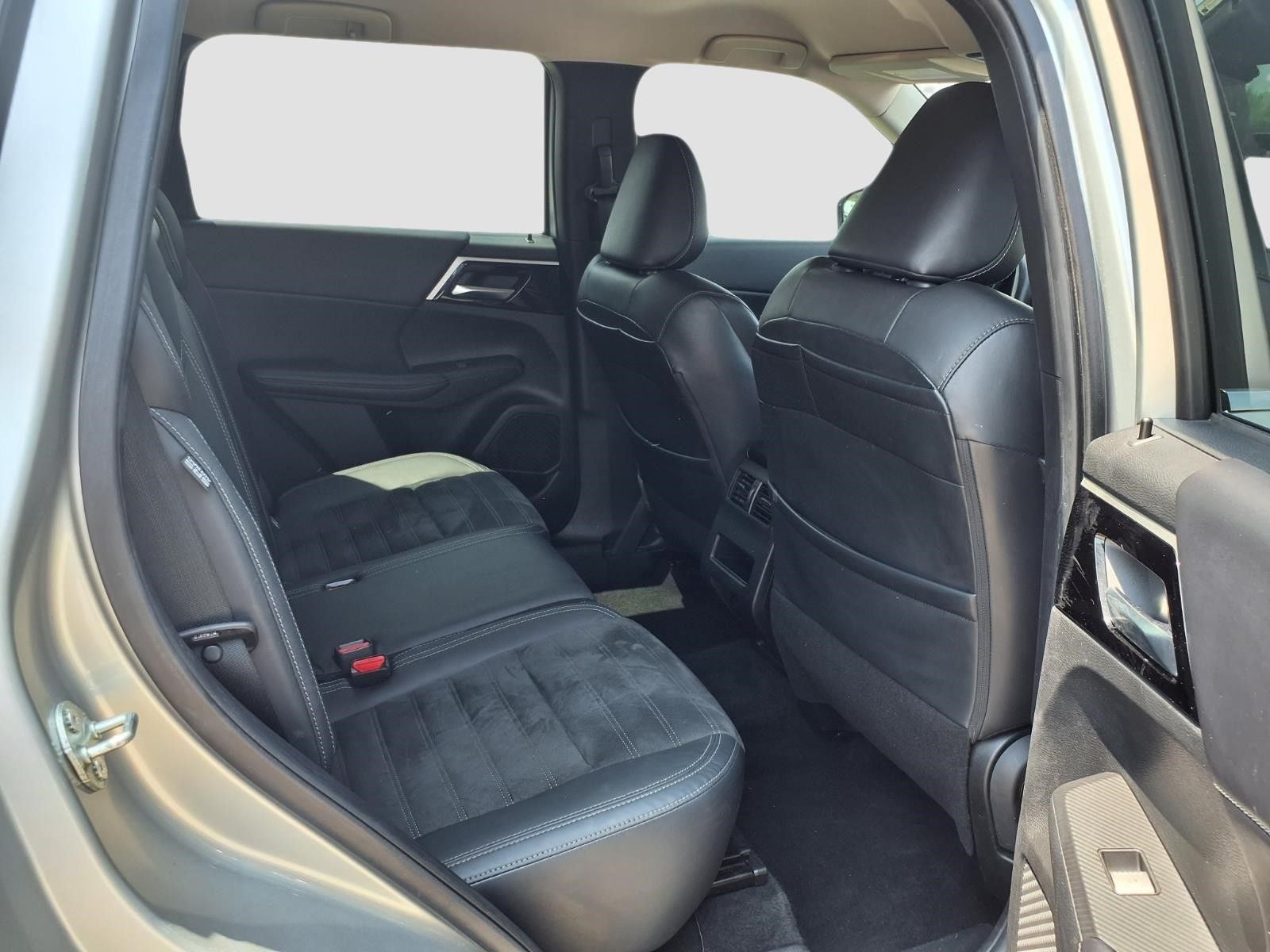 2022 Mitsubishi Outlander Base