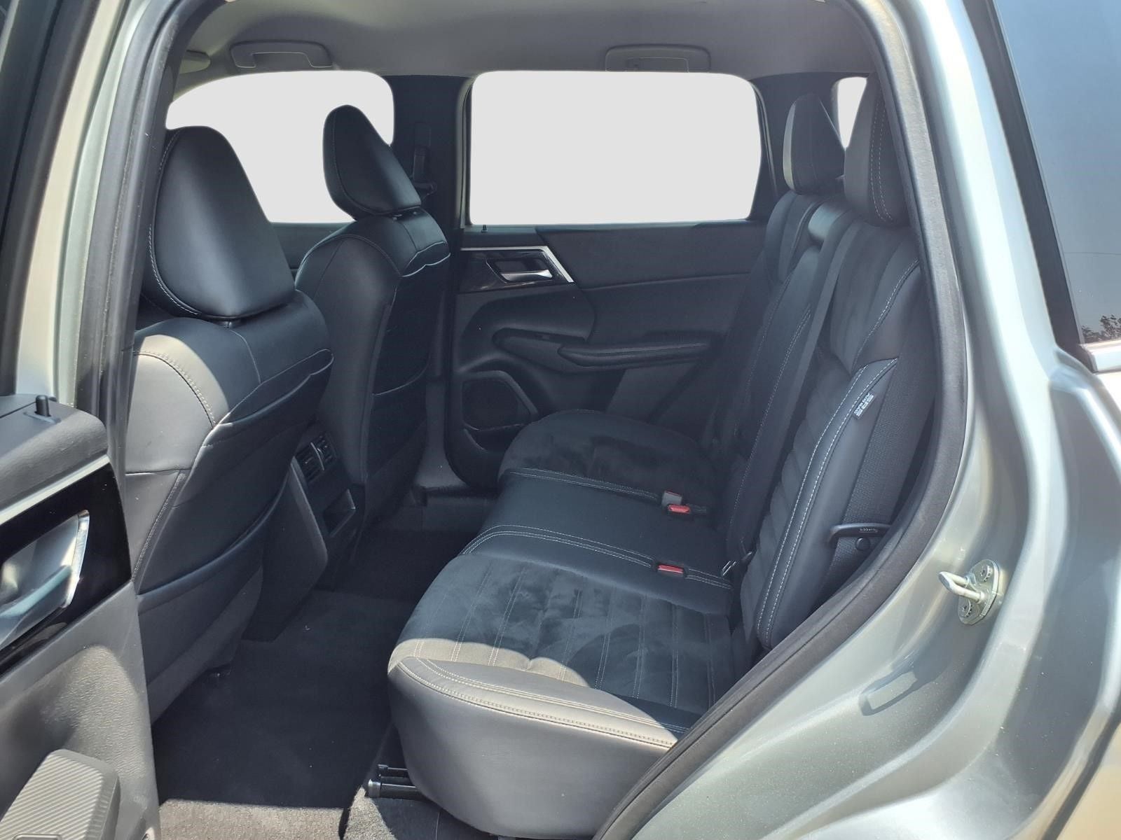 2022 Mitsubishi Outlander Base