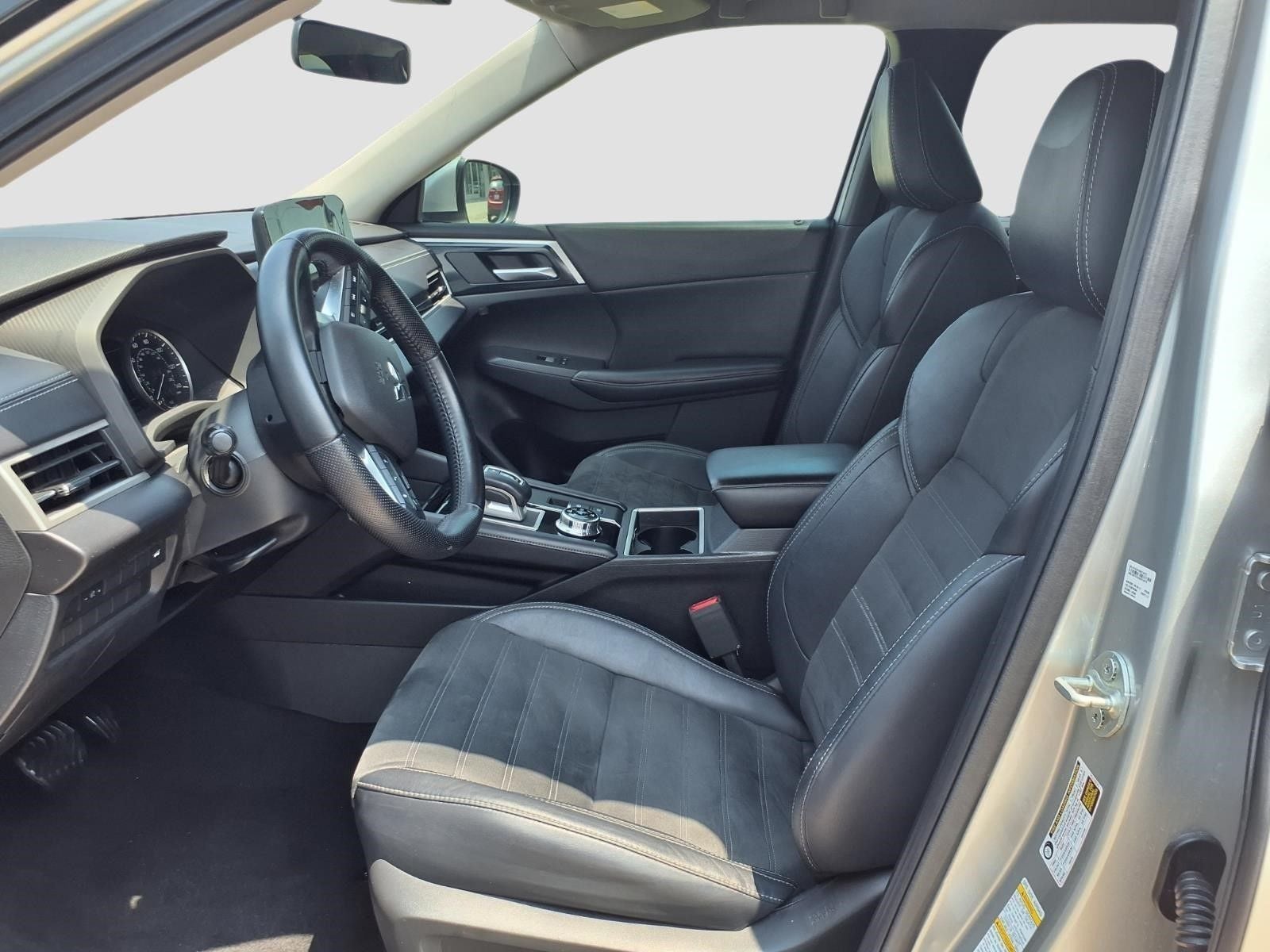 2022 Mitsubishi Outlander Base