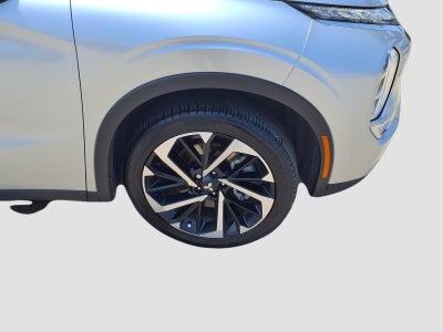 2022 Mitsubishi Outlander Base