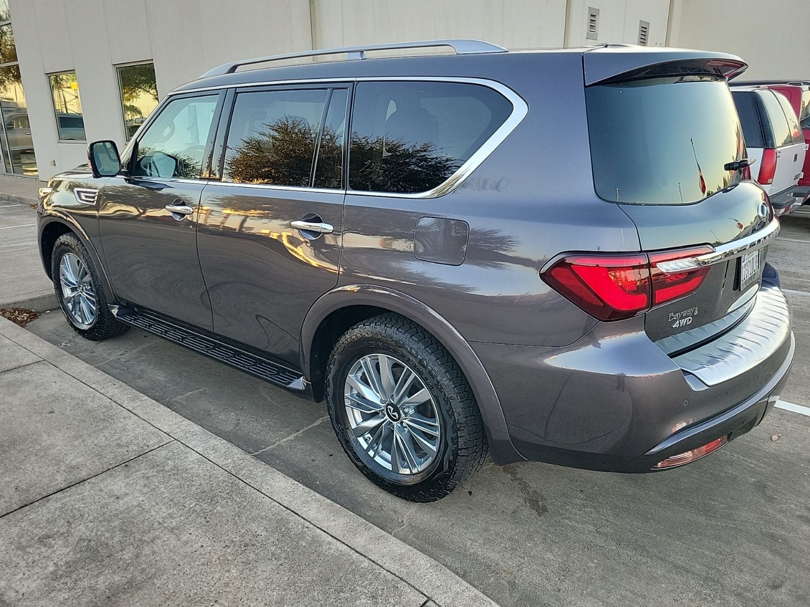 2024 INFINITI QX80 LUXE