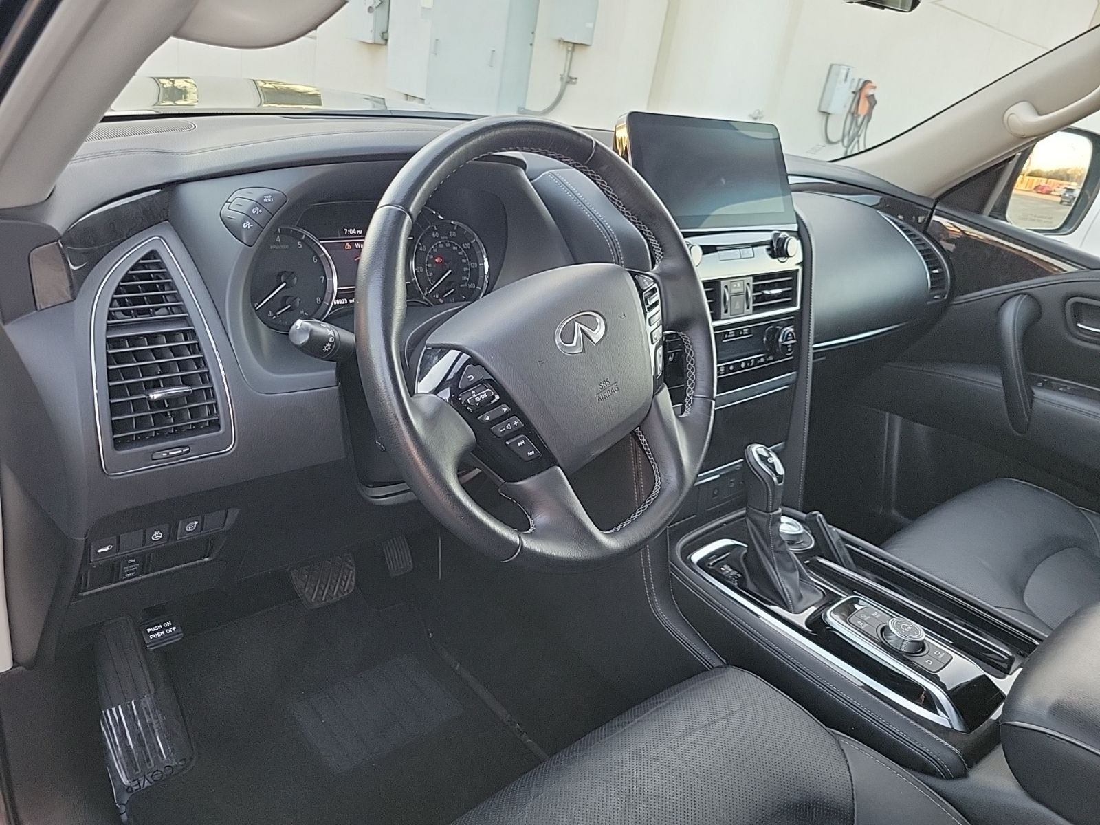 2024 INFINITI QX80 LUXE