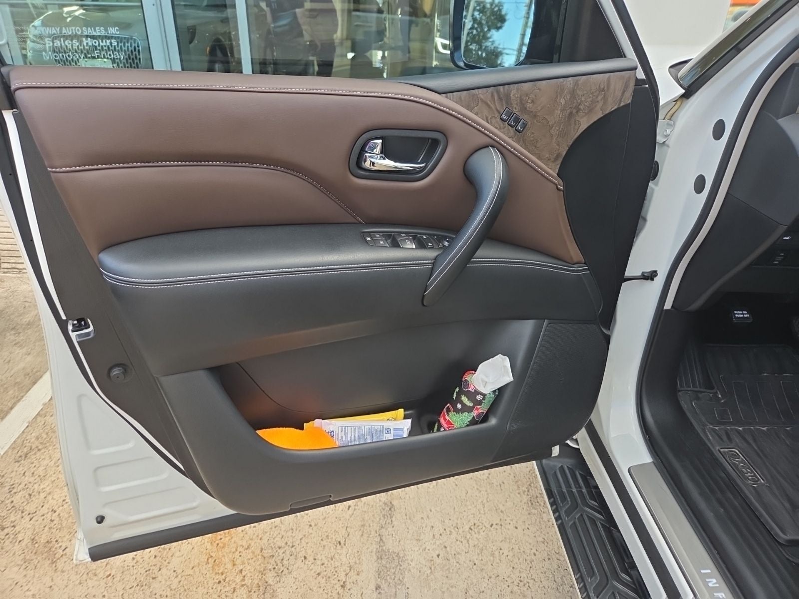 2023 INFINITI QX80 Premium Select