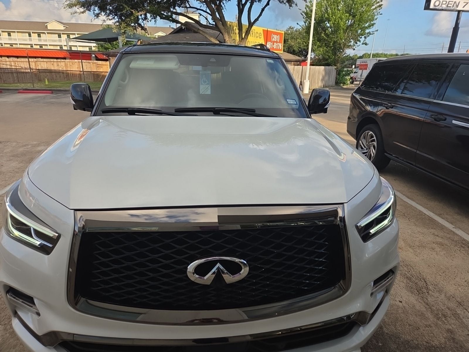 2023 INFINITI QX80 Premium Select