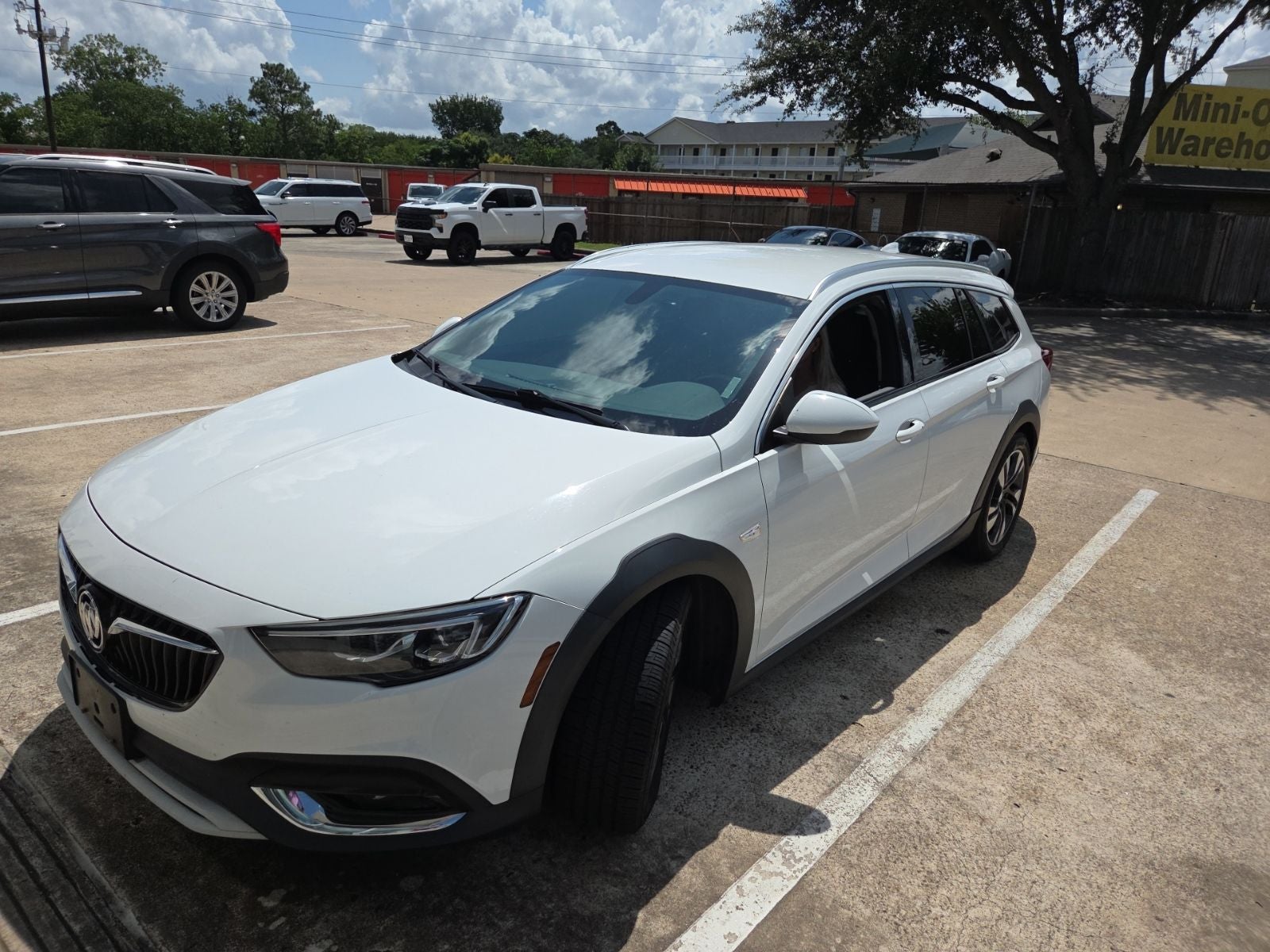 2019 Buick Regal TourX Essence