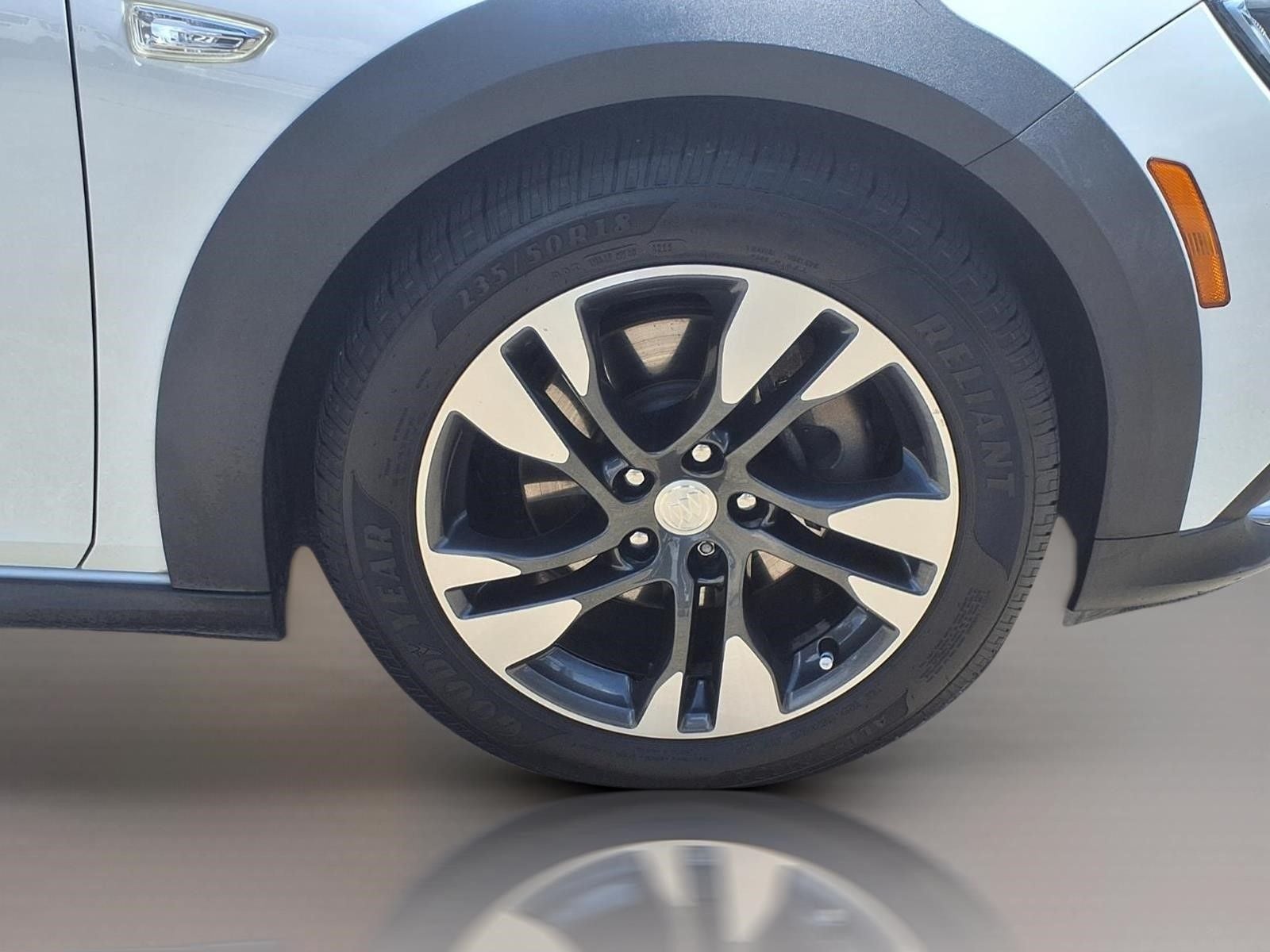 2019 Buick Regal TourX Essence