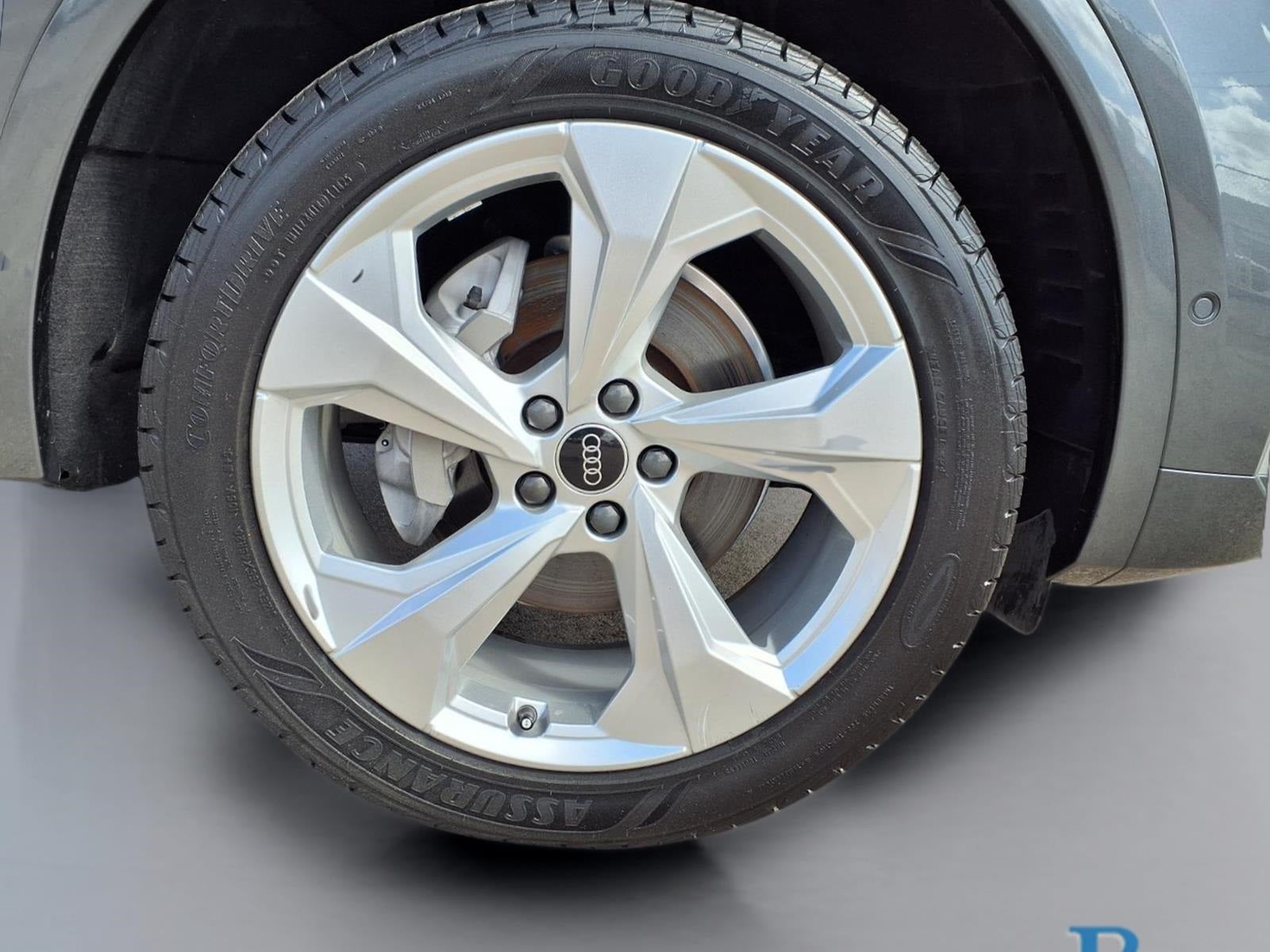 2023 Audi Q5 45 S line Prestige quattro