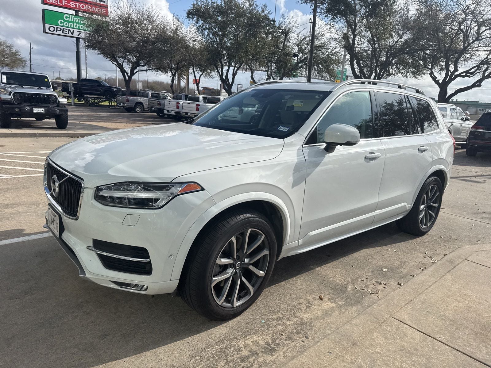 2019 Volvo XC90 T6 Momentum