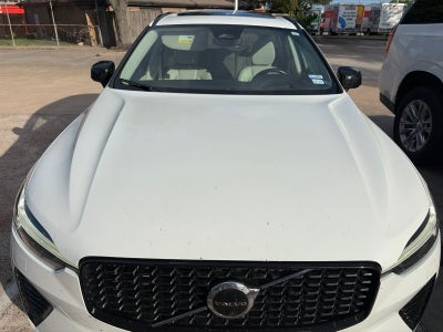 2023 Volvo XC60 B5 Ultimate Dark Theme