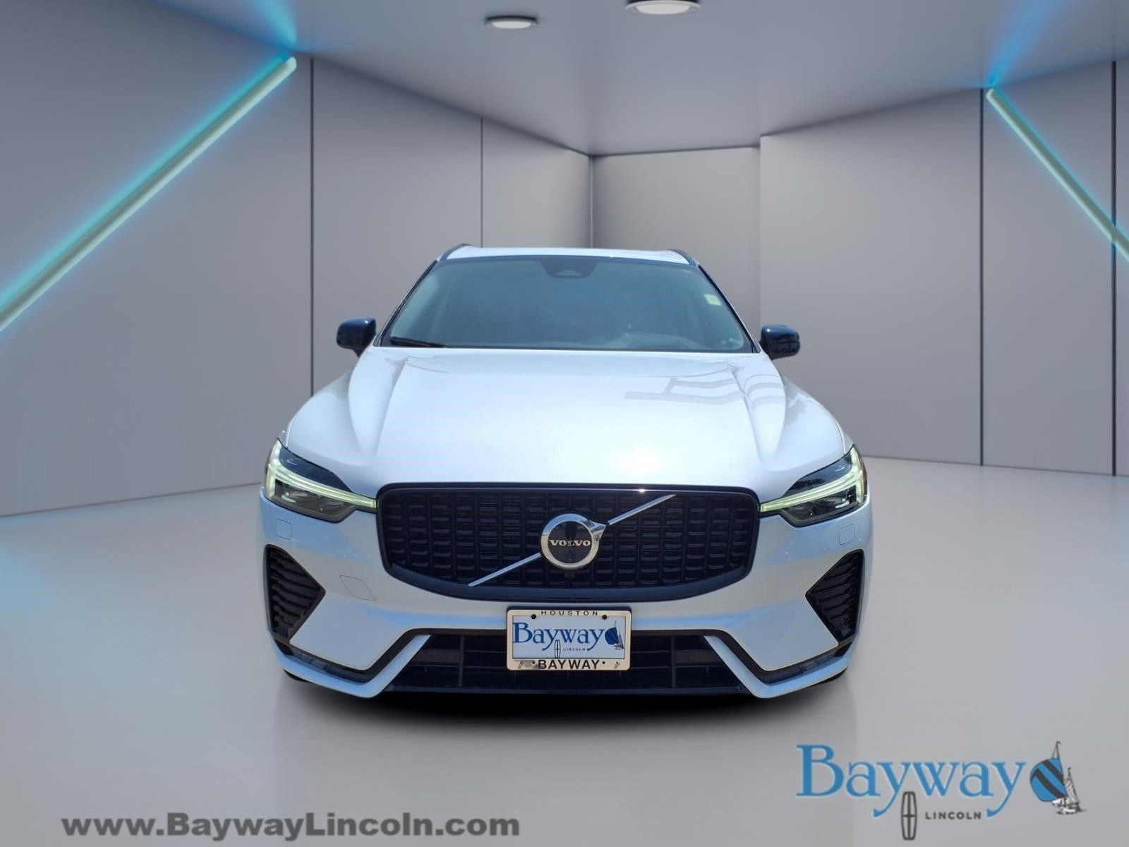 2023 Volvo XC60 B5 Ultimate Dark Theme