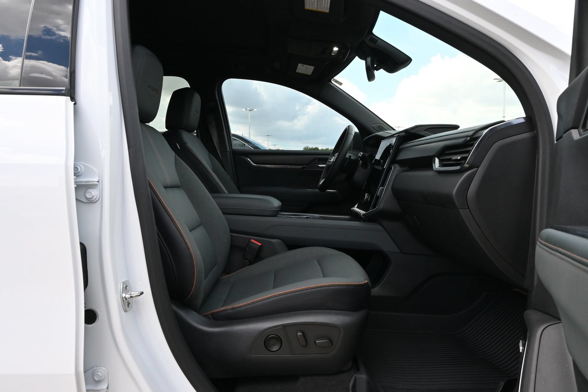 2025 GMC Acadia AT4